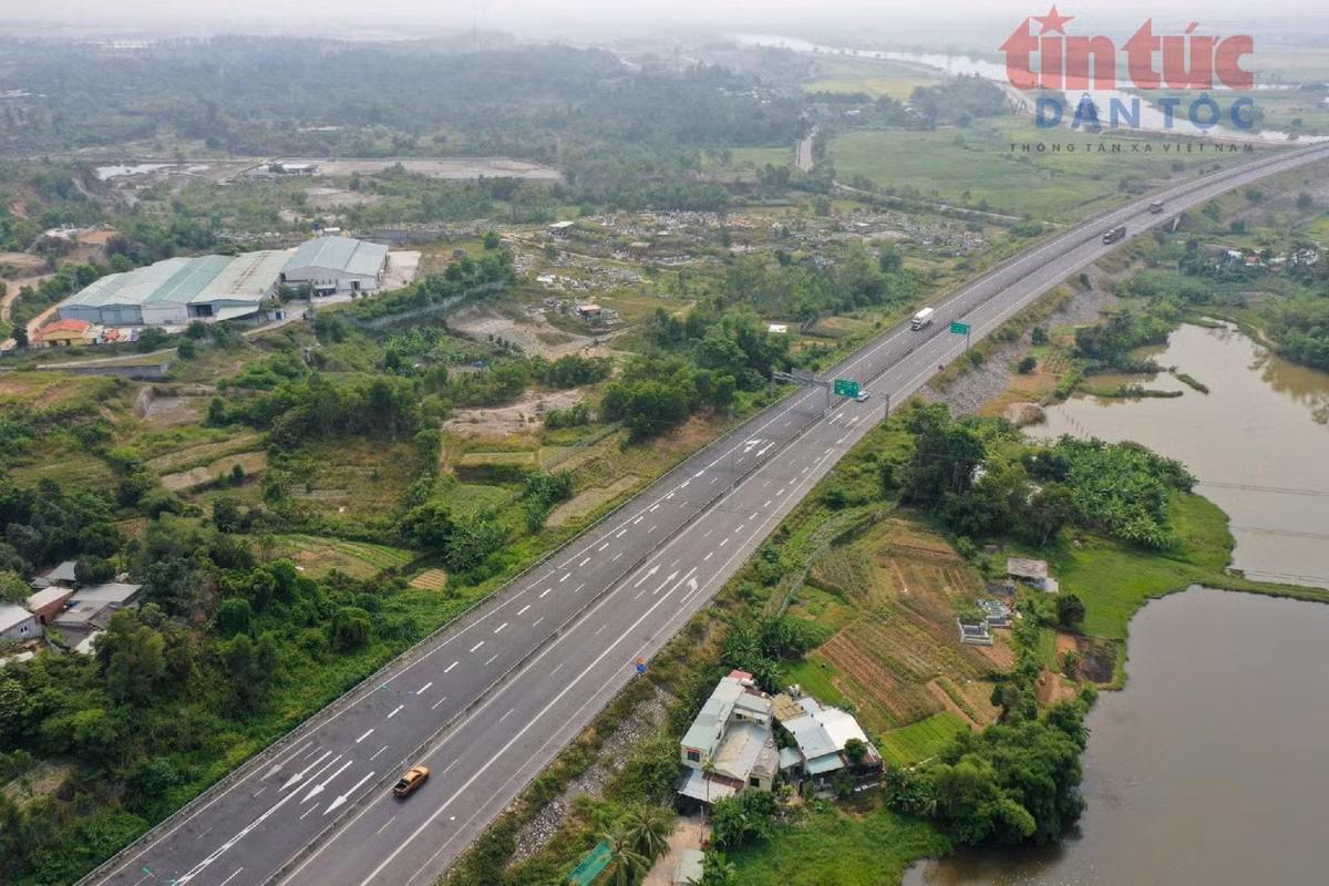 Cao tốc Đà Nẵng - Quảng Ngãi. Ảnh: Lê Lâm