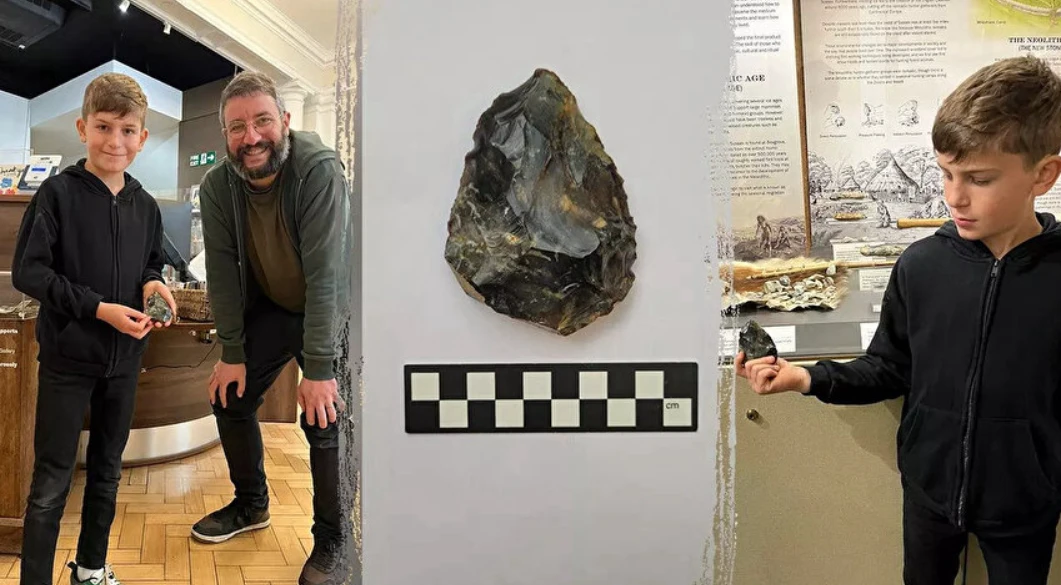 Dạo chơi bãi biển, vô tình nhặt được rìu đá của người Neanderthal 60.000 năm