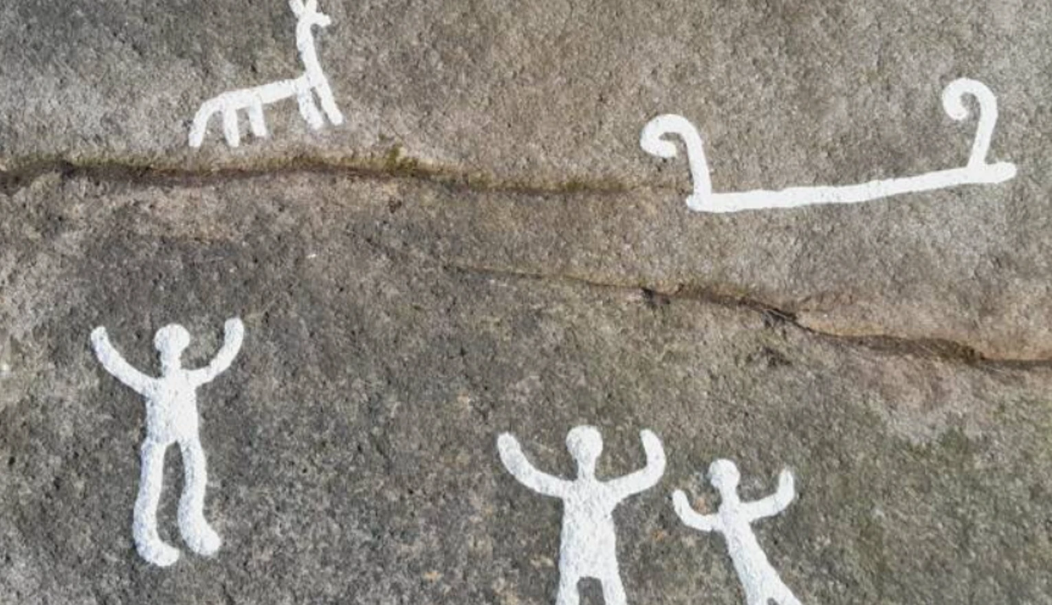 Soi hình khắc trên đá 2.700 năm tuổi, lộ bí ẩn động trời