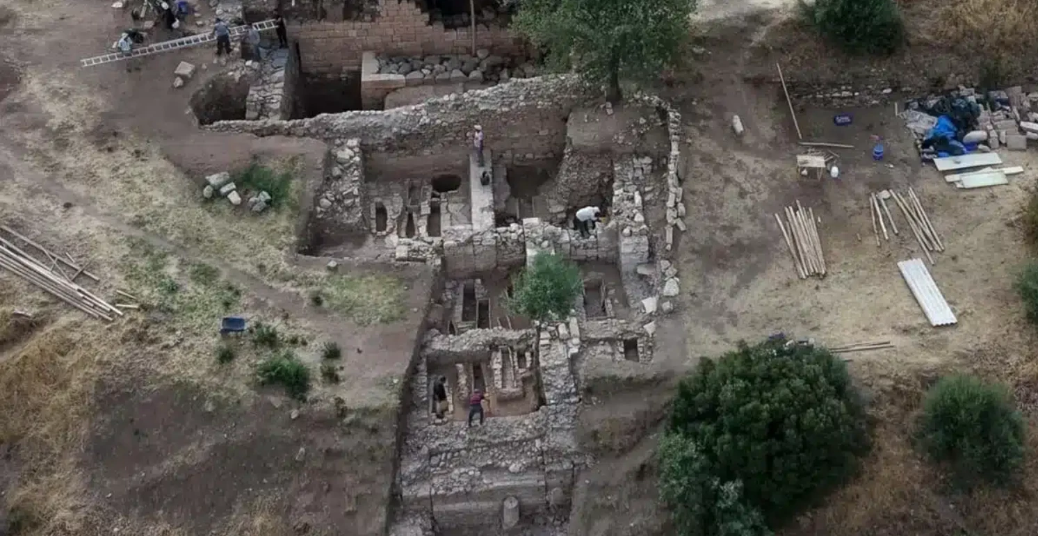 Cung điện đồ sộ thế kỷ thứ 8 Trước Công Nguyên 