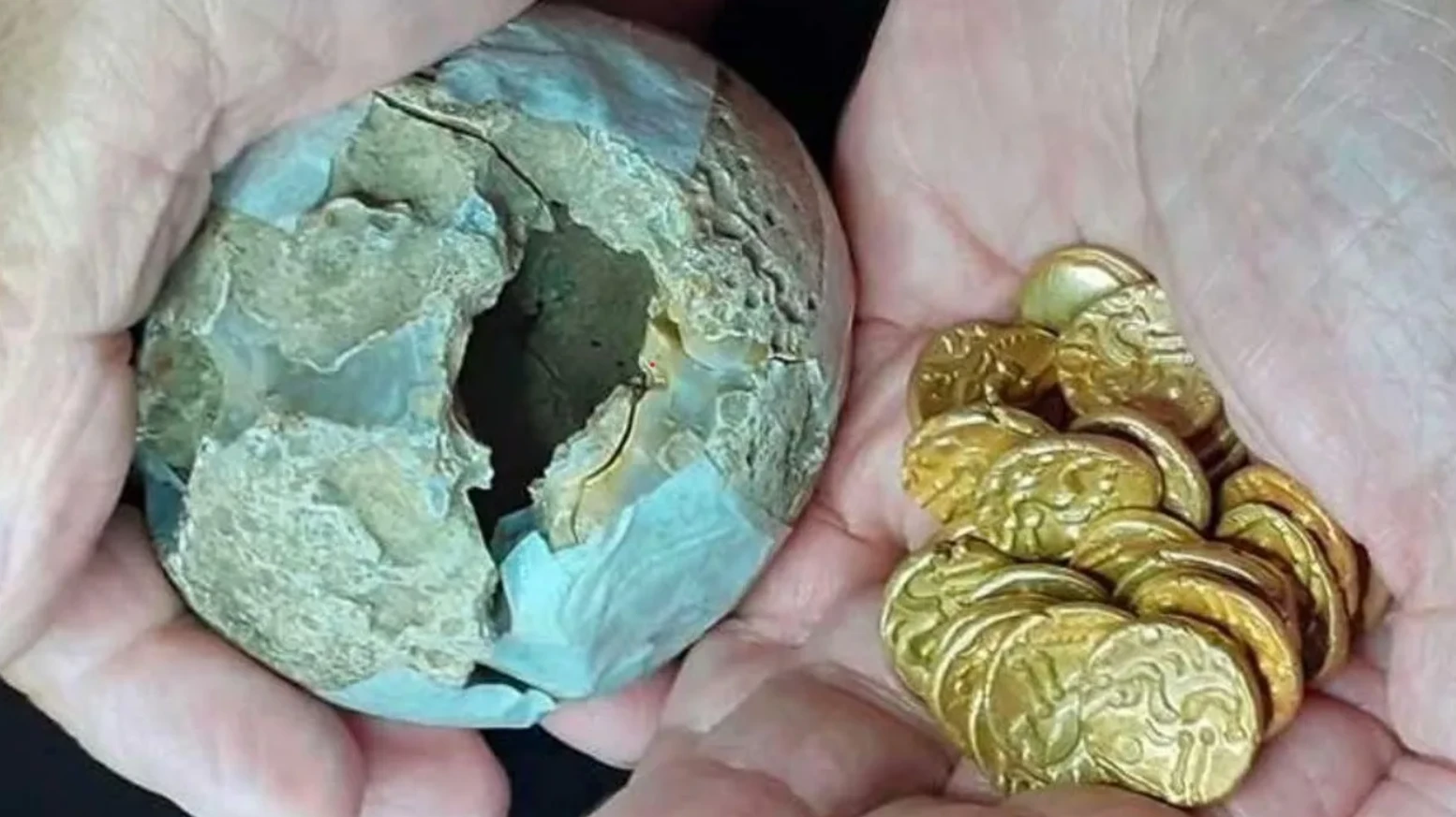 Quả trứng chứa đầy vàng 2.000 năm tuổi khiến chuyên gia sửng sốt