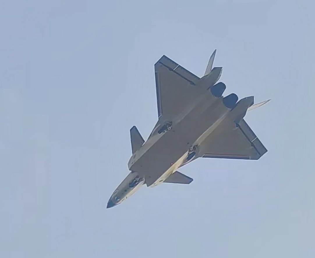 Máy bay chiến đấu tàng hình J-20A Trung Quốc trang bị động cơ WS-15 mới 