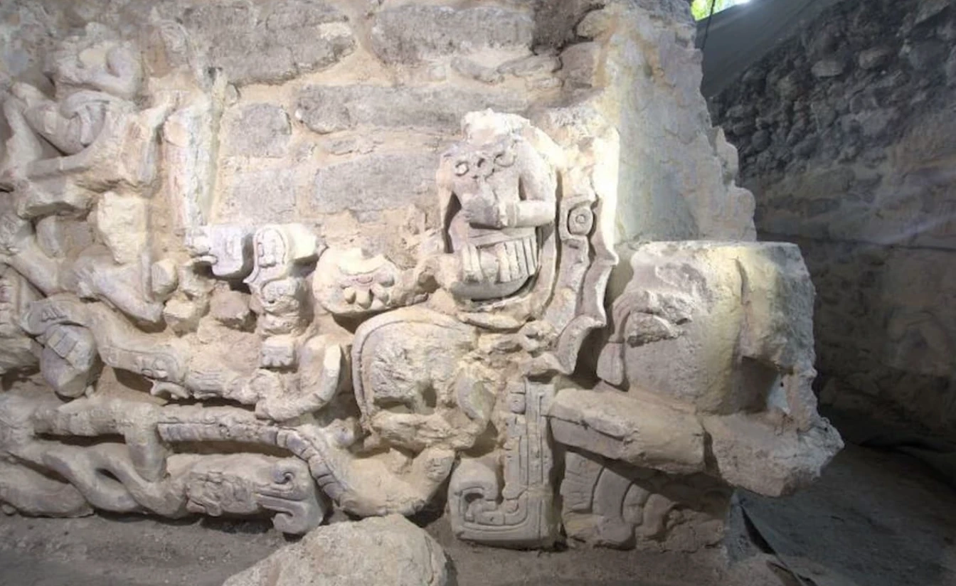 Tìm thấy phù điêu cổ khắc họa thần hộ mệnh của người Maya