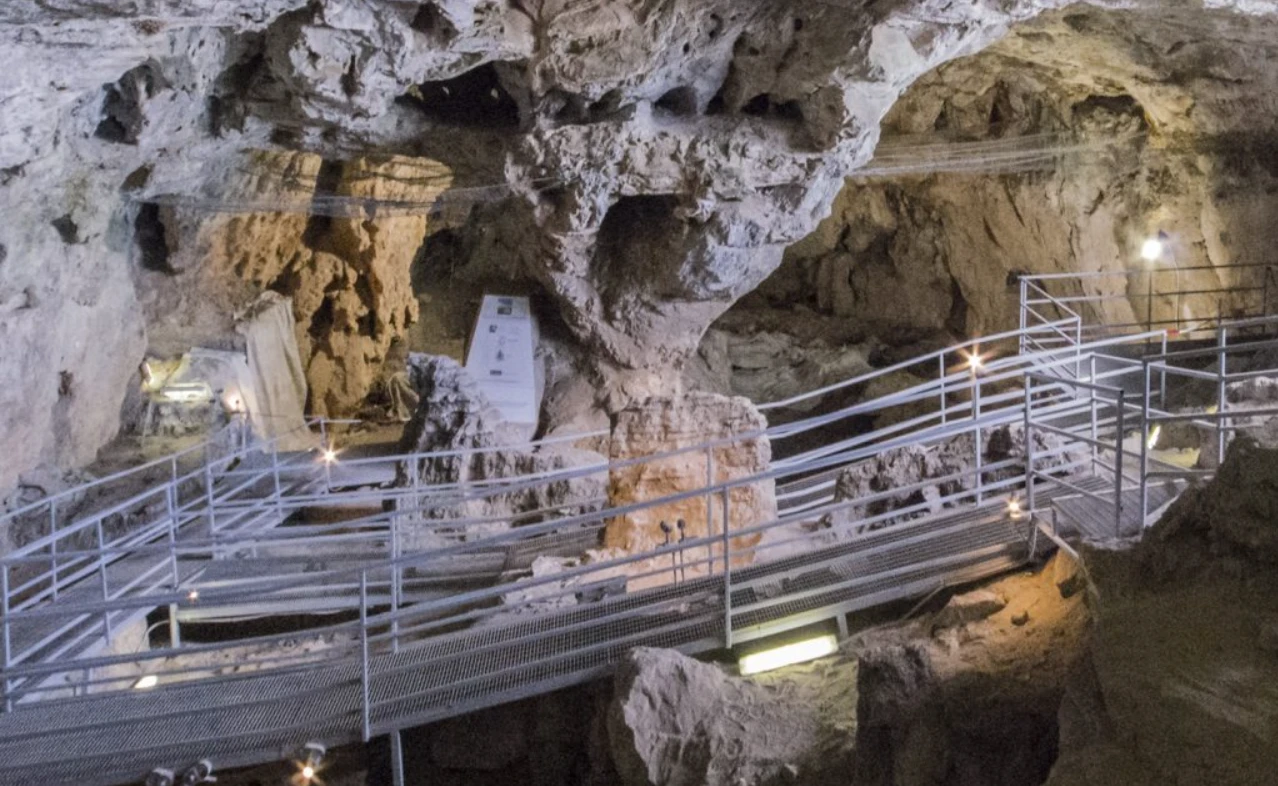 Mộ hoàng tử hơn 27.000 năm ở Italy chứa bí mật rợn người