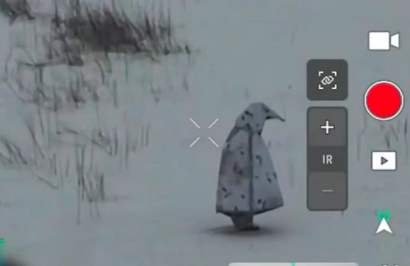 Binh sĩ Nga sử dụng đồ ngụy trang "chim cánh cụt" ở tiền tuyến