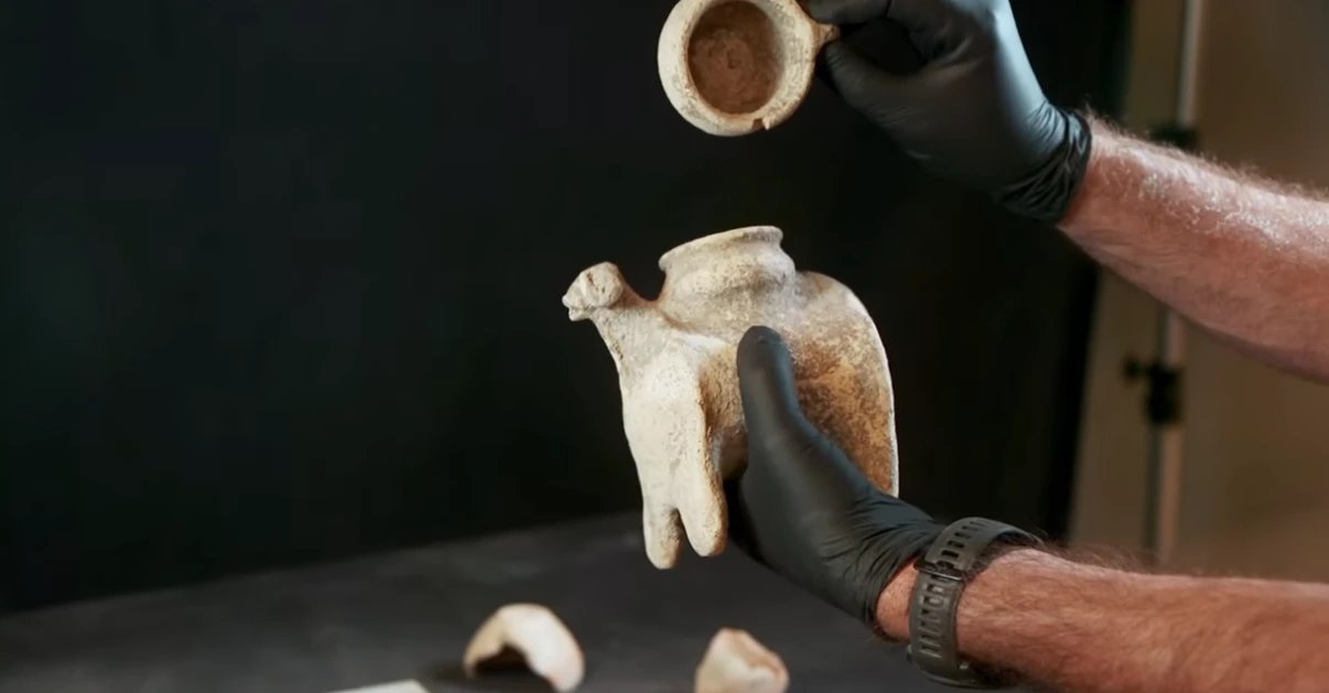 Sự thật bên trong bộ đồ dùng nghi lễ nguyên vẹn 3.300 năm tuổi