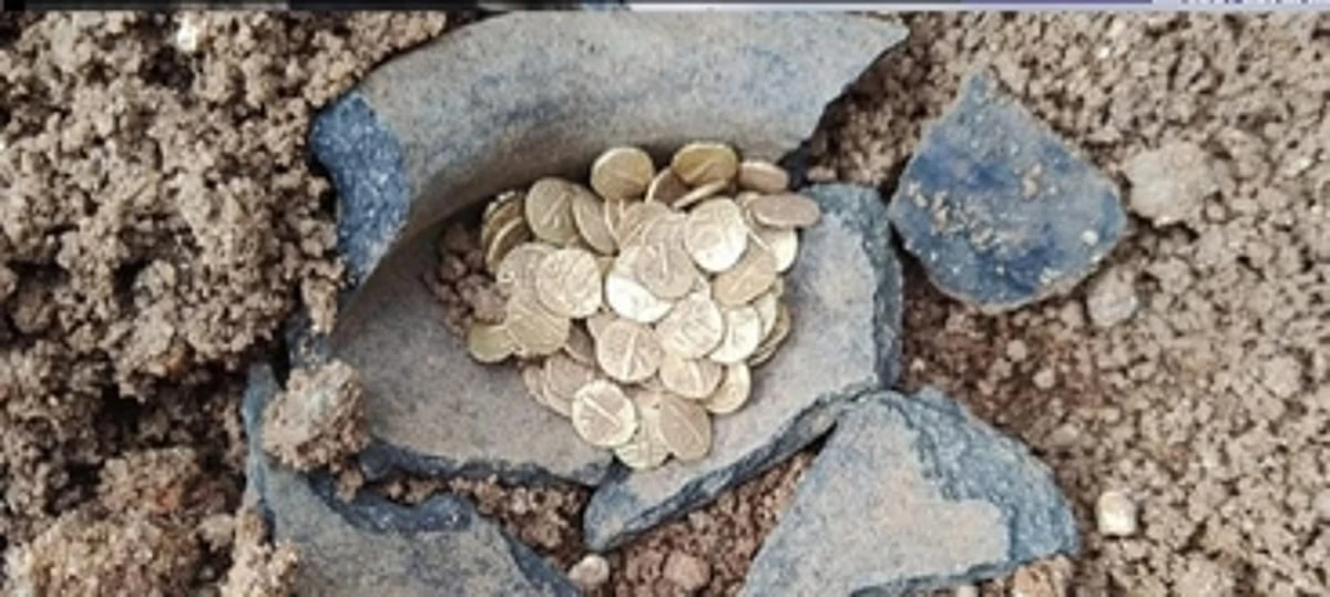 Tìm thấy 103 đồng tiền vàng quý giá trong đền Shiva cổ
