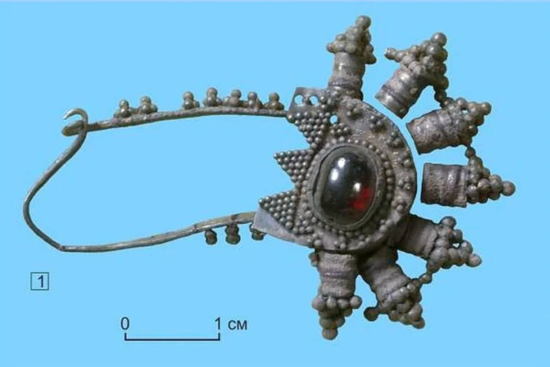 Kho báu kỳ lạ trong mộ trẻ em Thời Trung Cổ