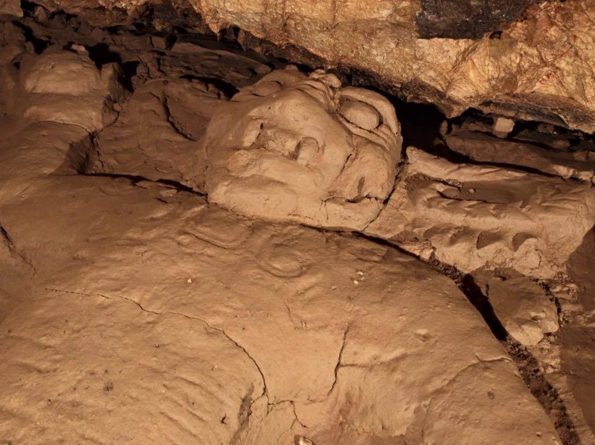 Hơn 70 tượng đất sét cổ lộ diện trong hang động linh thiêng ở Mexico