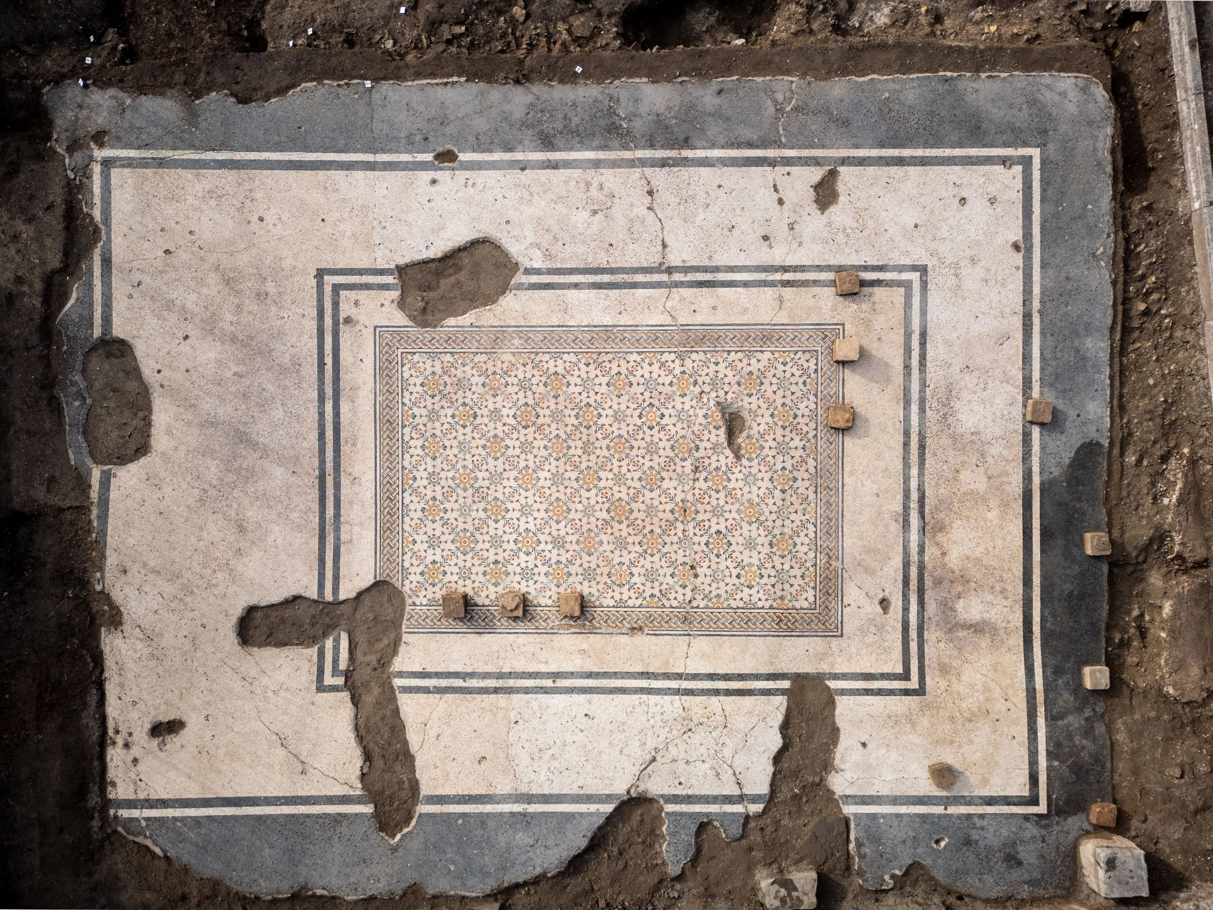 Phá vỡ bí ẩn thành phố cổ Aquilea qua bức tranh sàn khảm quý