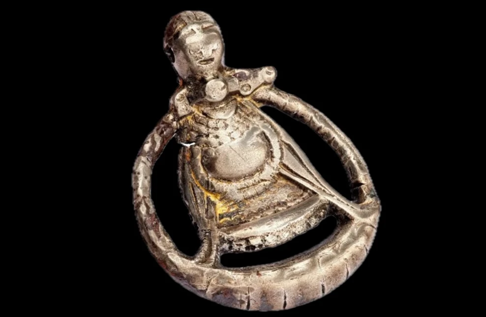 Họa tiết Viking hiếm khắc hình phụ nữ mang thai