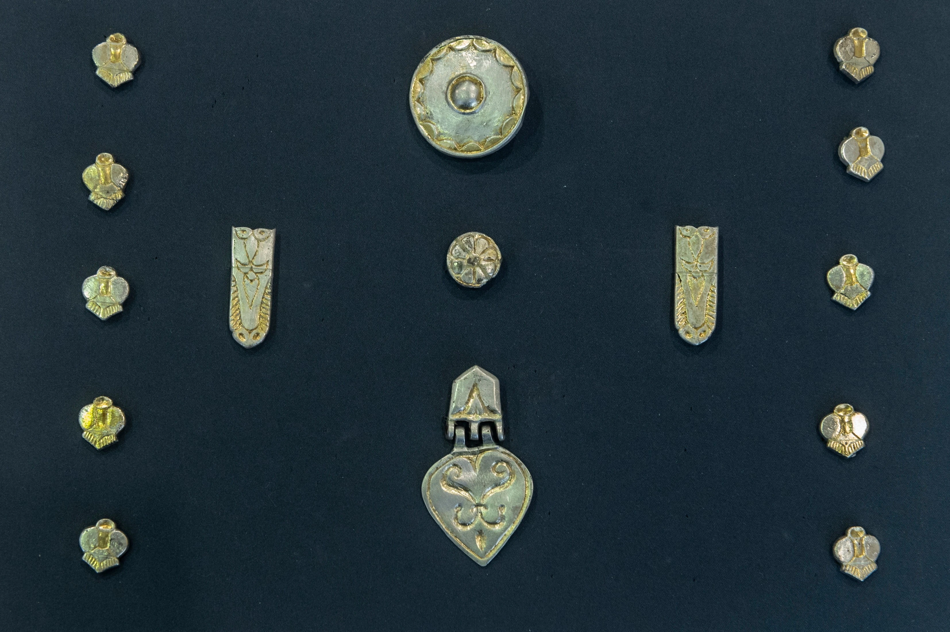 Mở mộ cổ ba chiến binh tinh nhuệ, thứ bên trong gây sốc chuyên gia