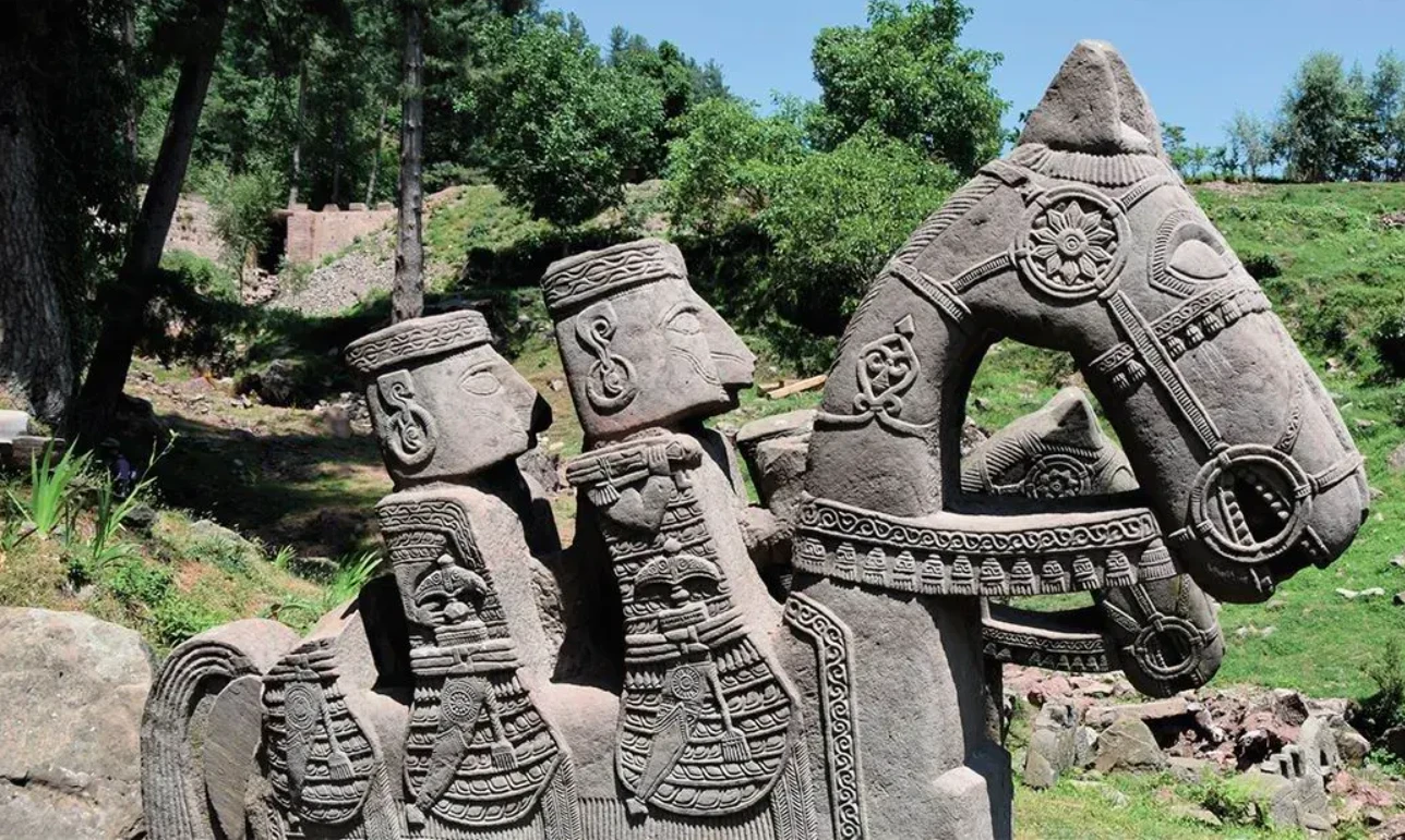 Bí ẩn 200 bức tượng cưỡi ngựa bằng đá Thời Trung Cổ