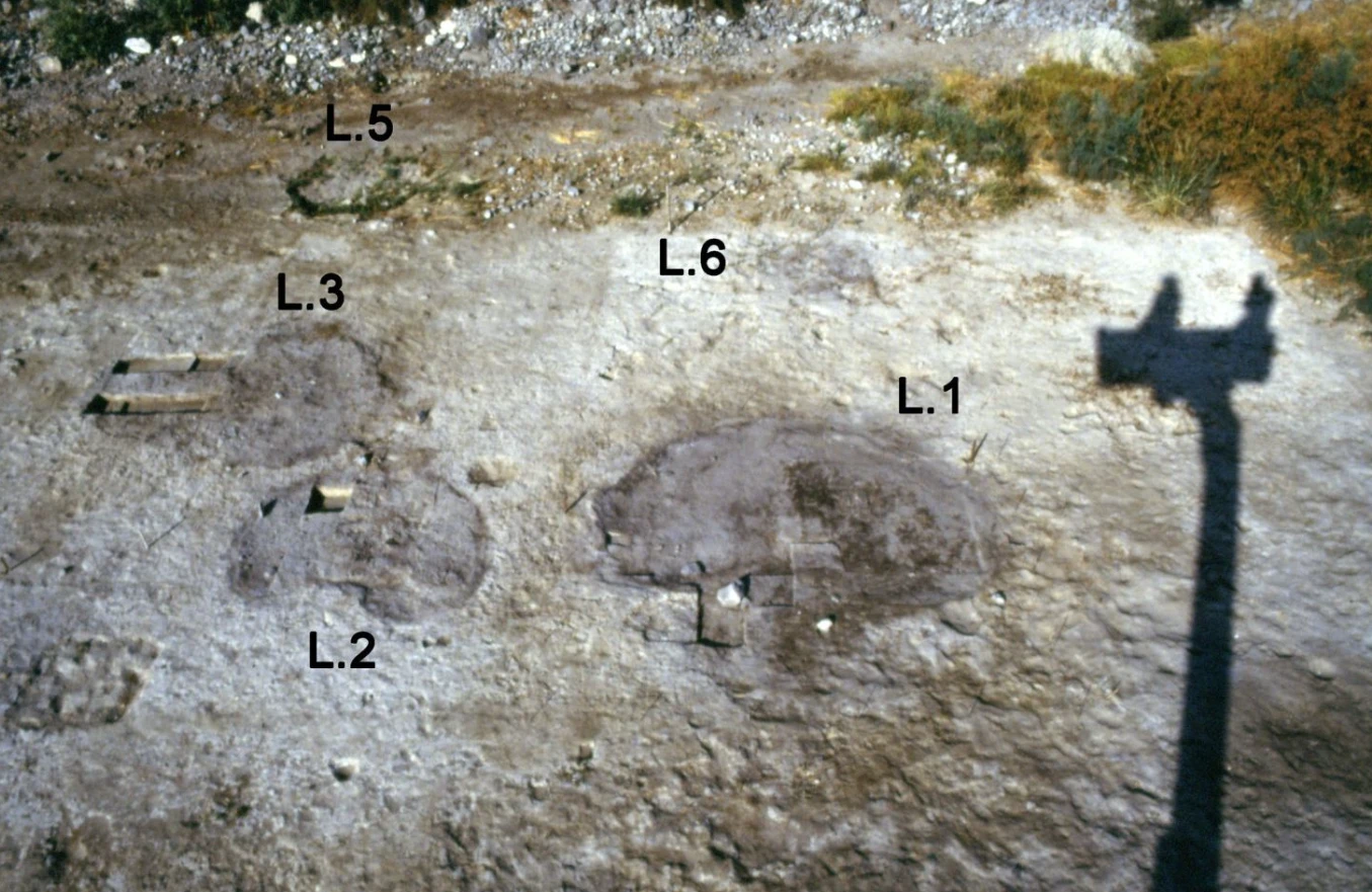 Chiếc liềm đá lửa 23.000 năm tuổi lộ chi tiết sốc