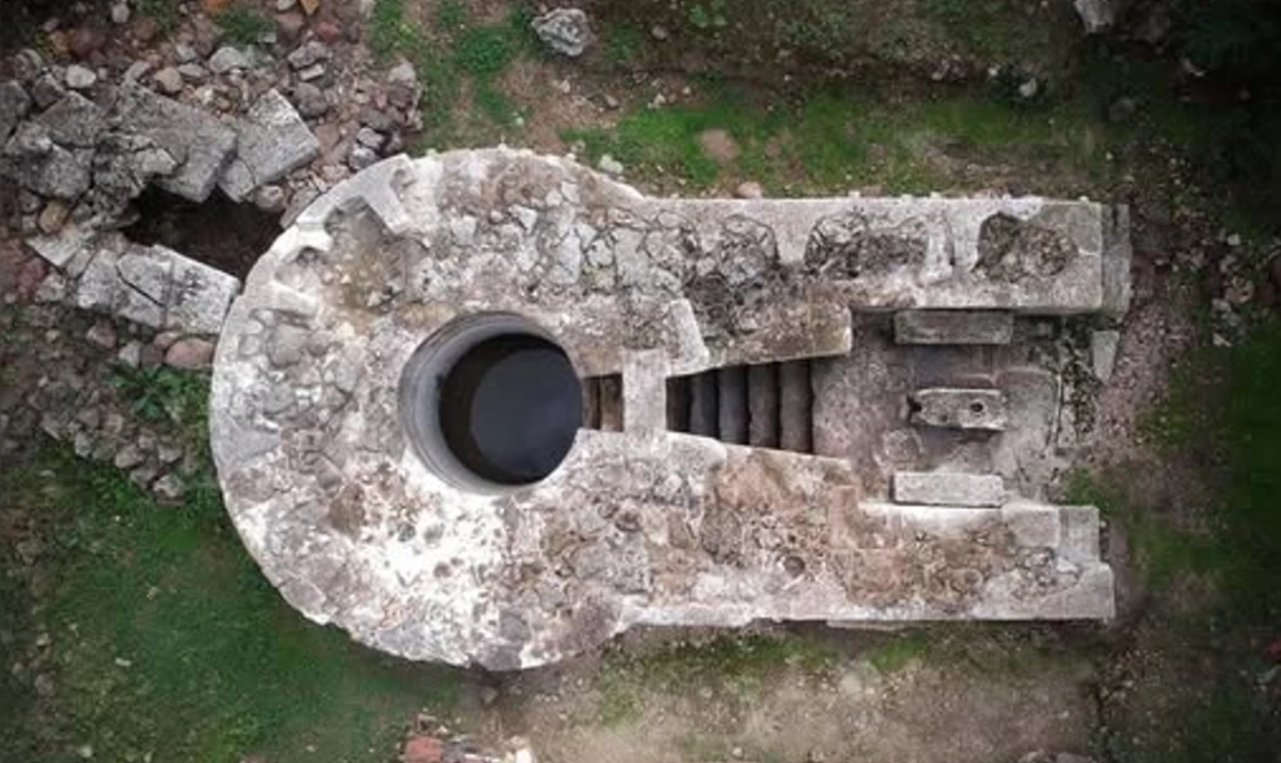 Di tích La Mã hình tròn với giếng thiêng hé lộ bí ẩn lịch sử