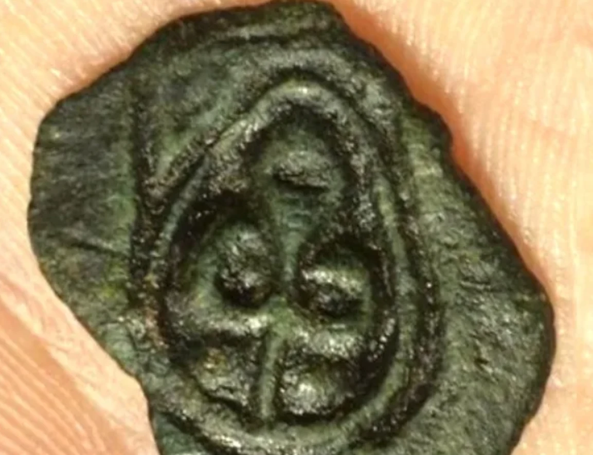 Khám phá bí ẩn vật thể ma thuật hai biểu tượng trong một