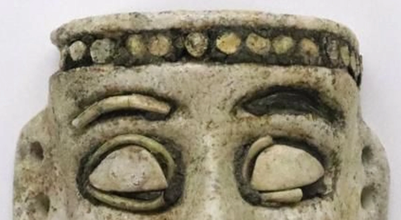 Dấu ấn 3.300 năm của nền văn minh Dilmun trên mặt nạ gốm sứ cổ