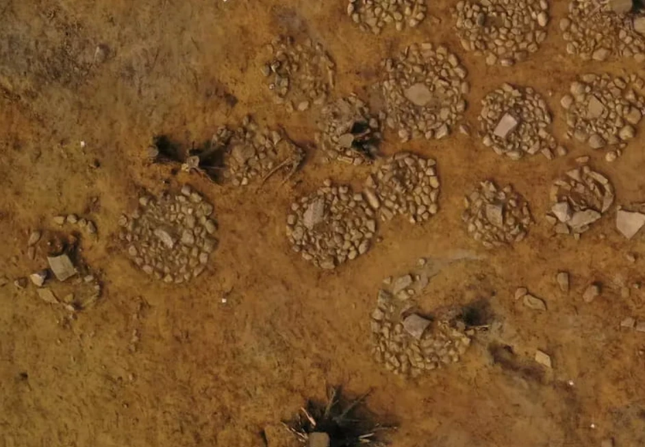 30 ngôi mộ đá cổ hình tròn lộ sự thật xót xa