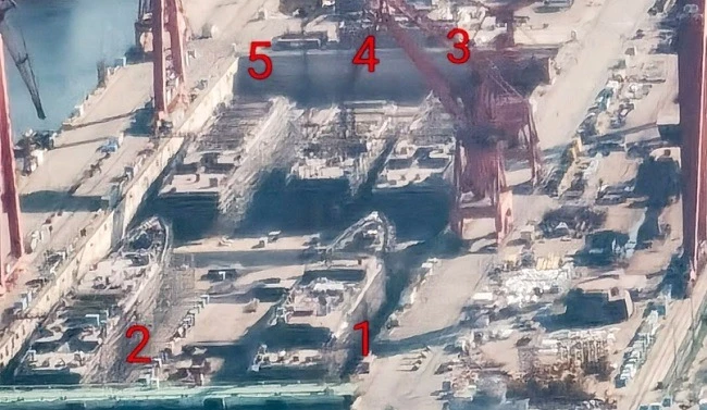 Trung Quốc đóng cùng lúc hàng loạt khu trục hạm Type 052D