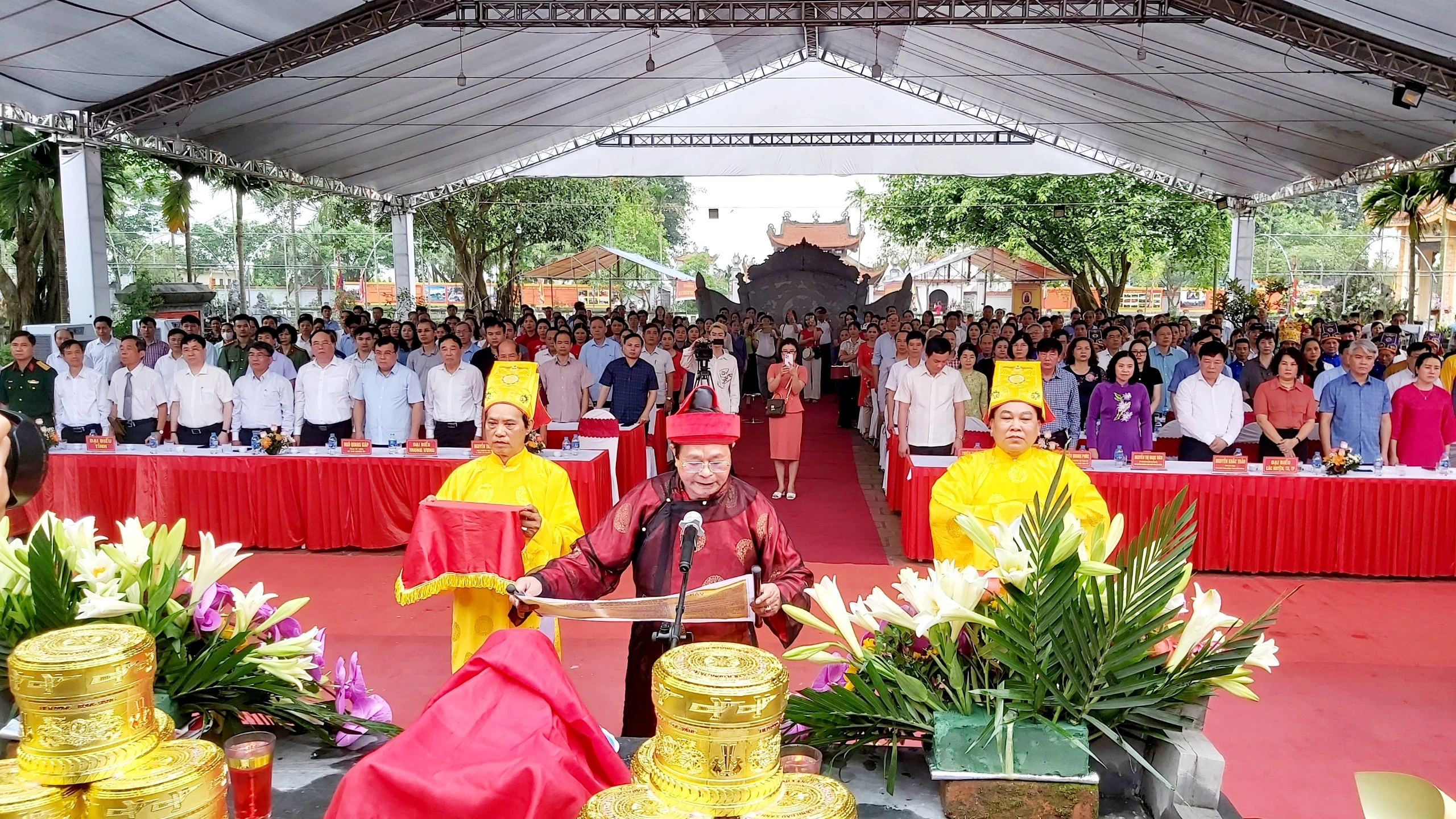 Người dân được khám, nhận thuốc miễn phí tại hội đền Bia 2024