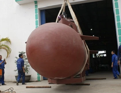 Cận cảnh đưa tàu ngầm Trường Sa vào bể thử nghiệm