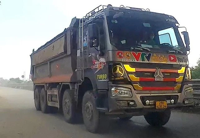 Cận cảnh xe hổ vồ quần đảo QL1 những ngày Hà Nội giãn cách