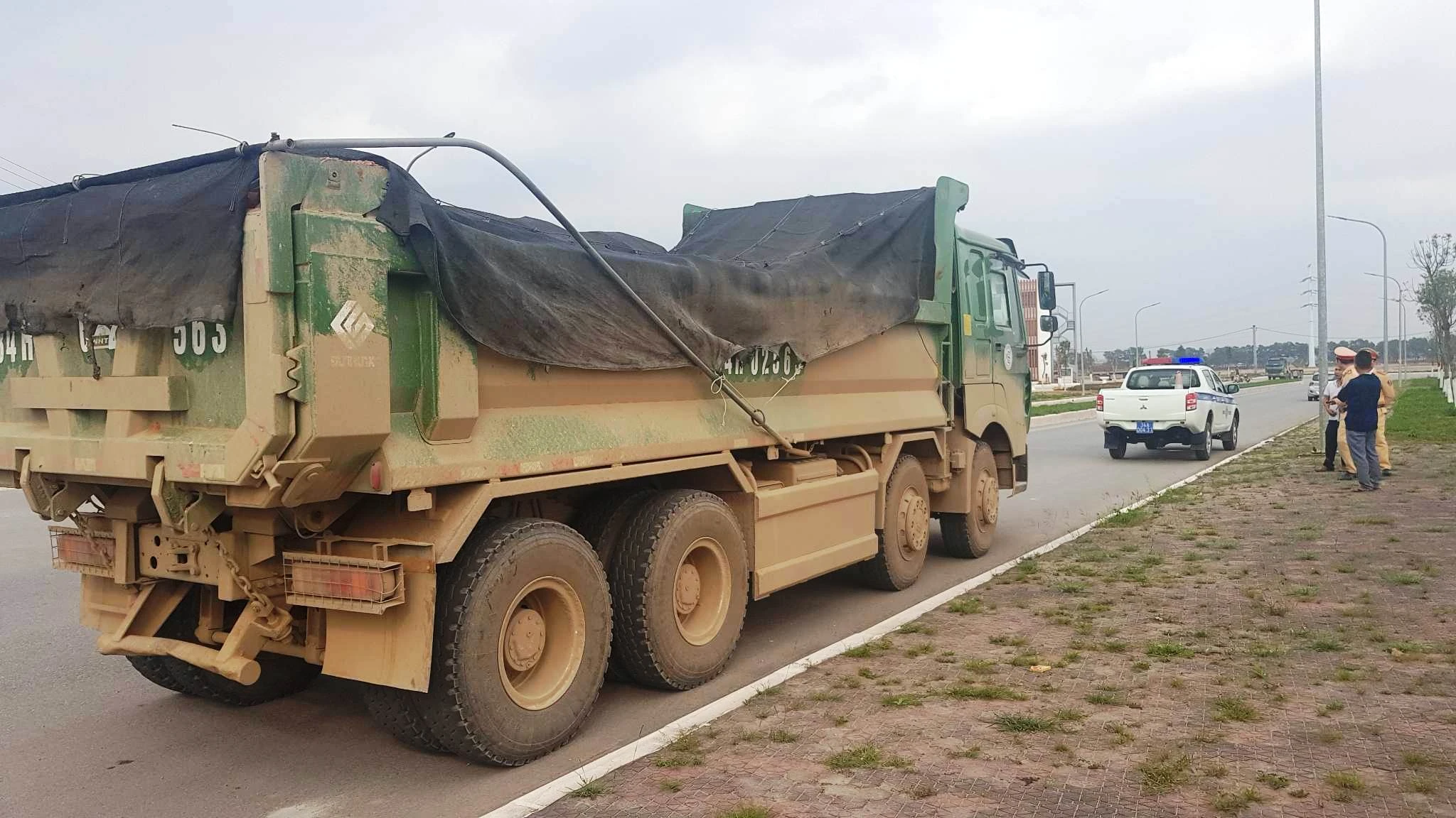 Hải Dương: CSGT “mỏng”, xe dấu hiệu quá tải tái hoạt động trên QL18