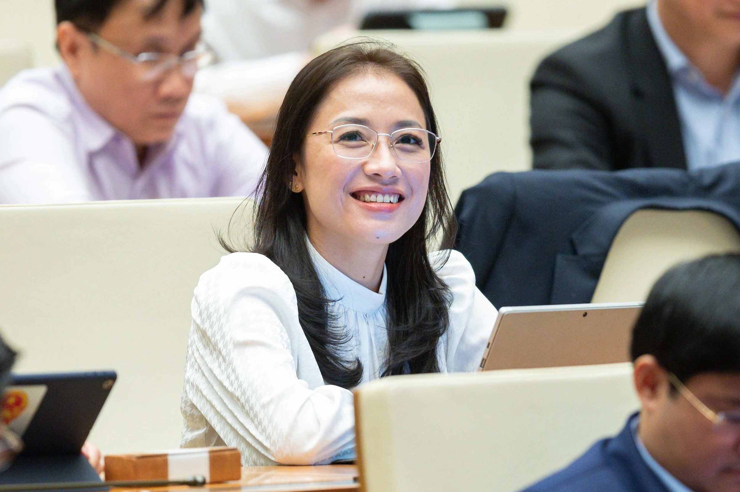 Phát biểu ấn tượng ĐBQH: “Tổng rà soát bằng thạc sĩ, tiến sĩ của cán bộ”