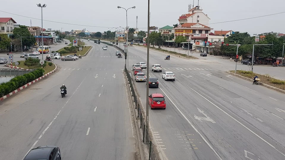 Hình ảnh giao thông khác lạ trên QL5 ngày tết Nhâm Dần 2022