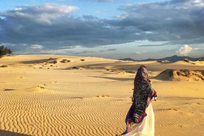 Lạc vào ‘sa mạc thu nhỏ’ với cồn cát xinh đẹp ở Quảng Bình