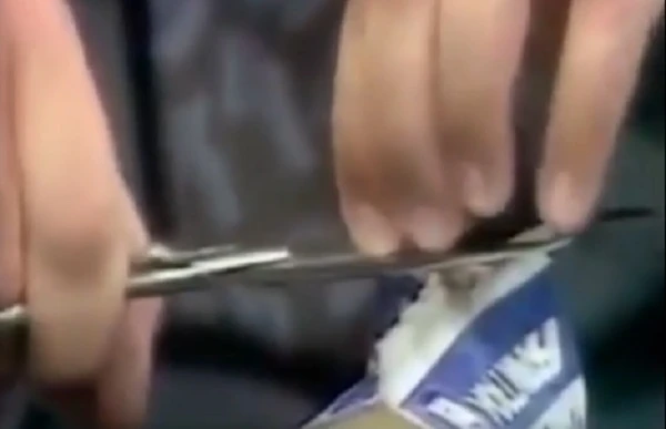  Màn hướng dẫn mở hộp sữa 'đánh đố' người dùng