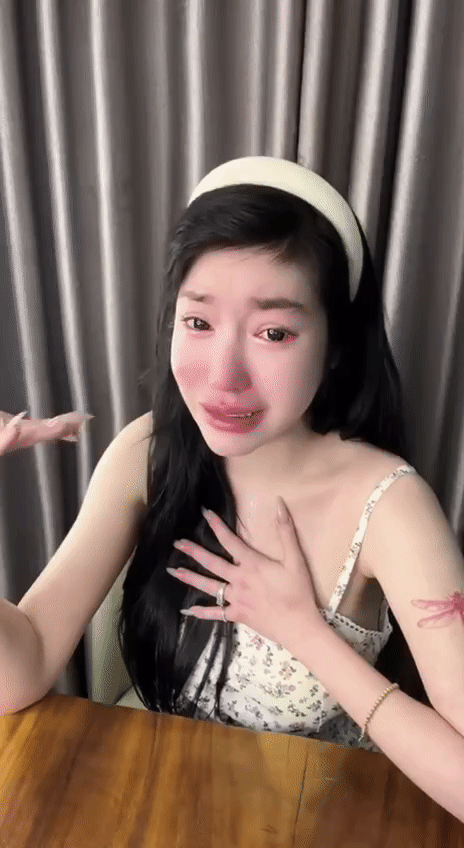 Bị chồng Tây giành quyền nuôi con, Elly Trần tiết lộ chuyện ly hôn Bi chong Tay gianh quyen nuoi con, Elly Tran tiet lo chuyen ly hon