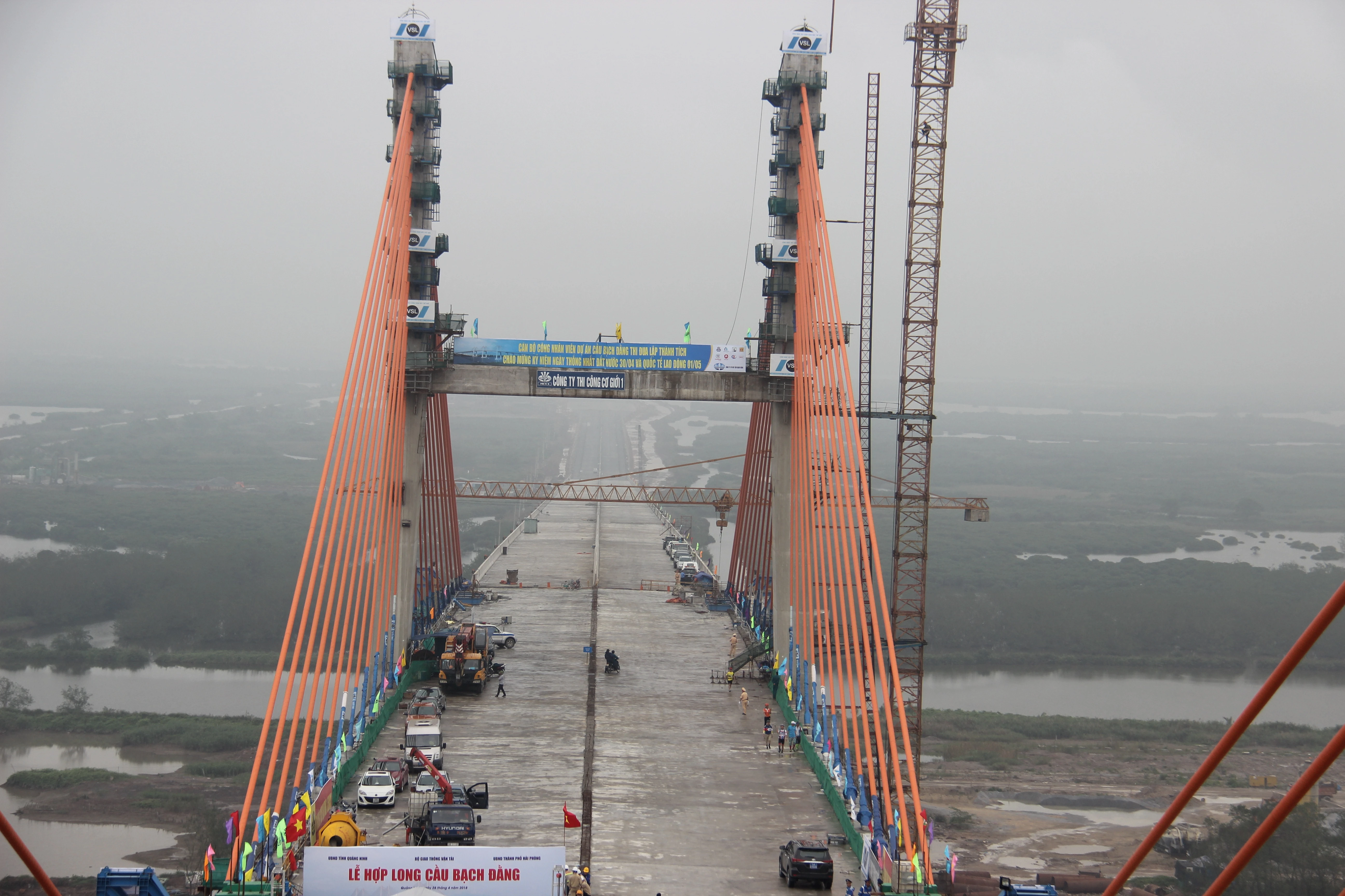 Cận cảnh cầu dây văng 7.500 tỷ do Việt Nam làm từ A-Z