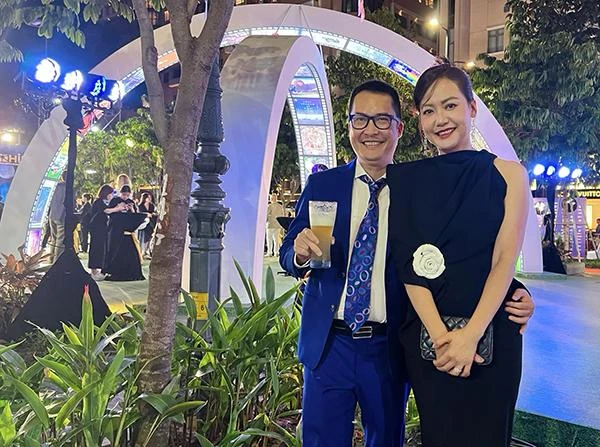 "Người Đẹp Tây Đô" Hồng Ánh, tuổi trung niên bình an bên chồng