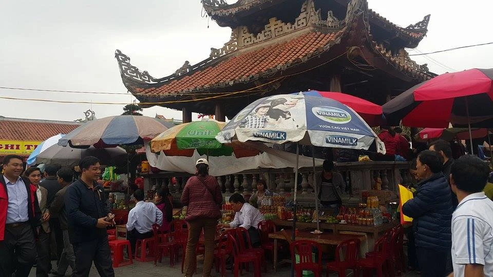 Hình ảnh nhếch nhác khiến khách ngán ngẩm tại chợ Viềng - Phủ Dầy