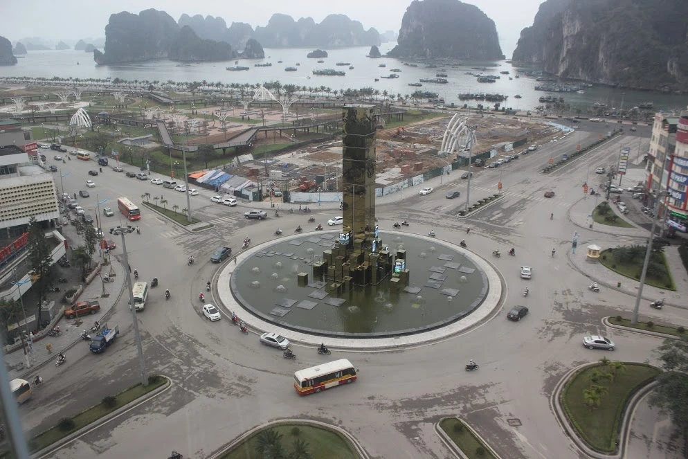 Chùm ảnh: Ngắm cột đồng hồ 35 tỷ “khủng” nhất Quảng Ninh