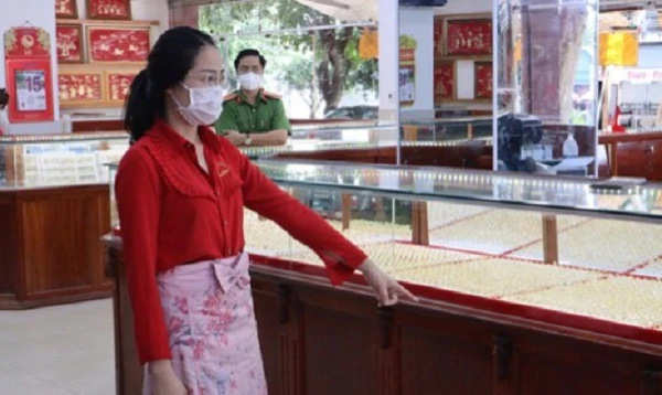 Tin nóng ngày 26/9: Hotgirl Bình Phước trộm 2.380 nhẫn vàng bị khởi tố