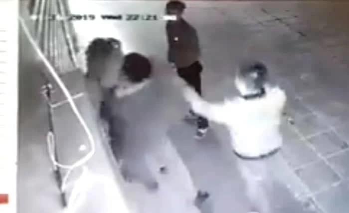 Tin nóng ngày 20/11: Hai cô gái trẻ giữa đêm bị hành hung ở Hà Nội