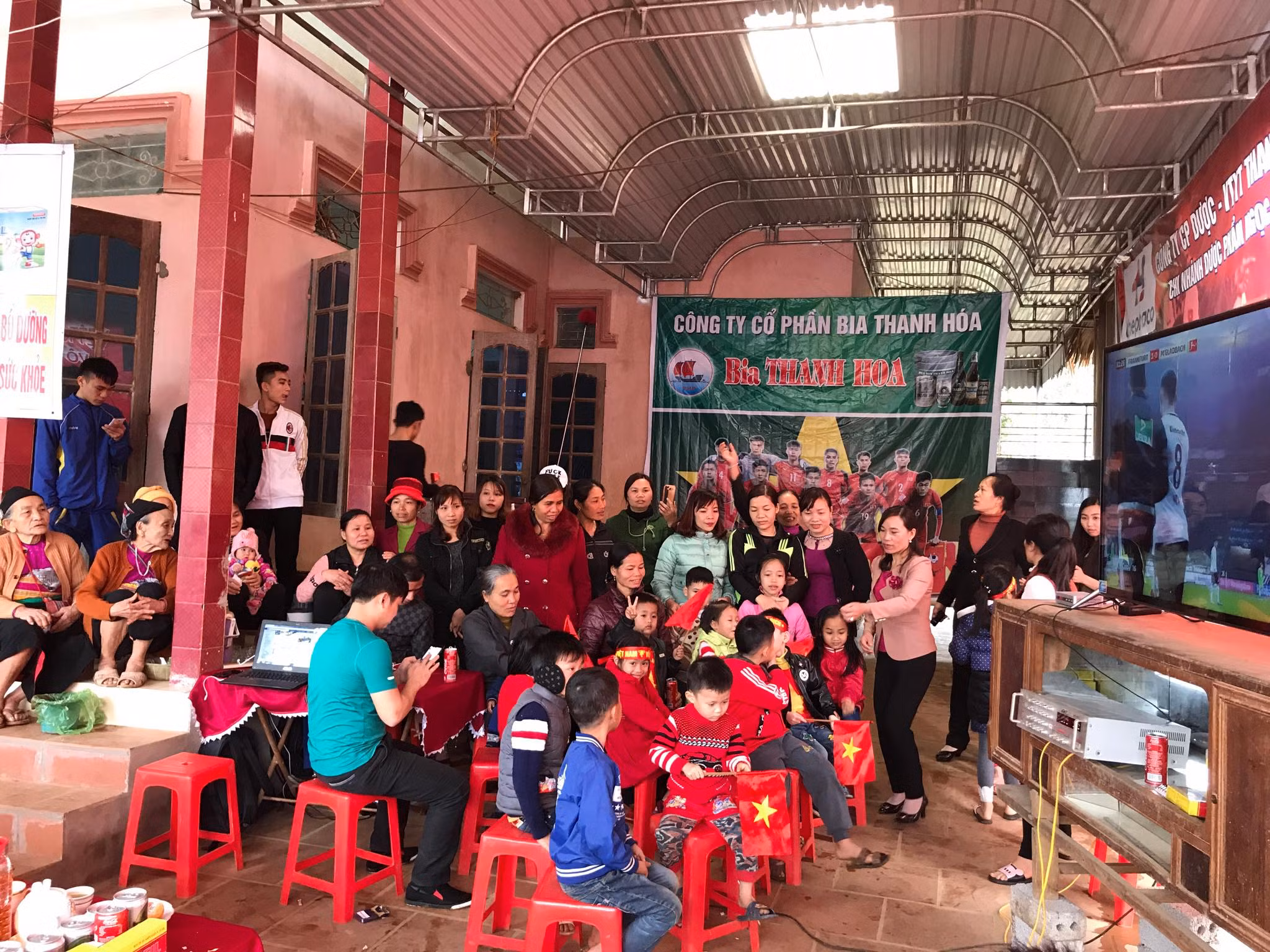 Không khí như trẩy hội ở quê nhà thủ môn Bùi Tiến Dũng U23 Việt Nam