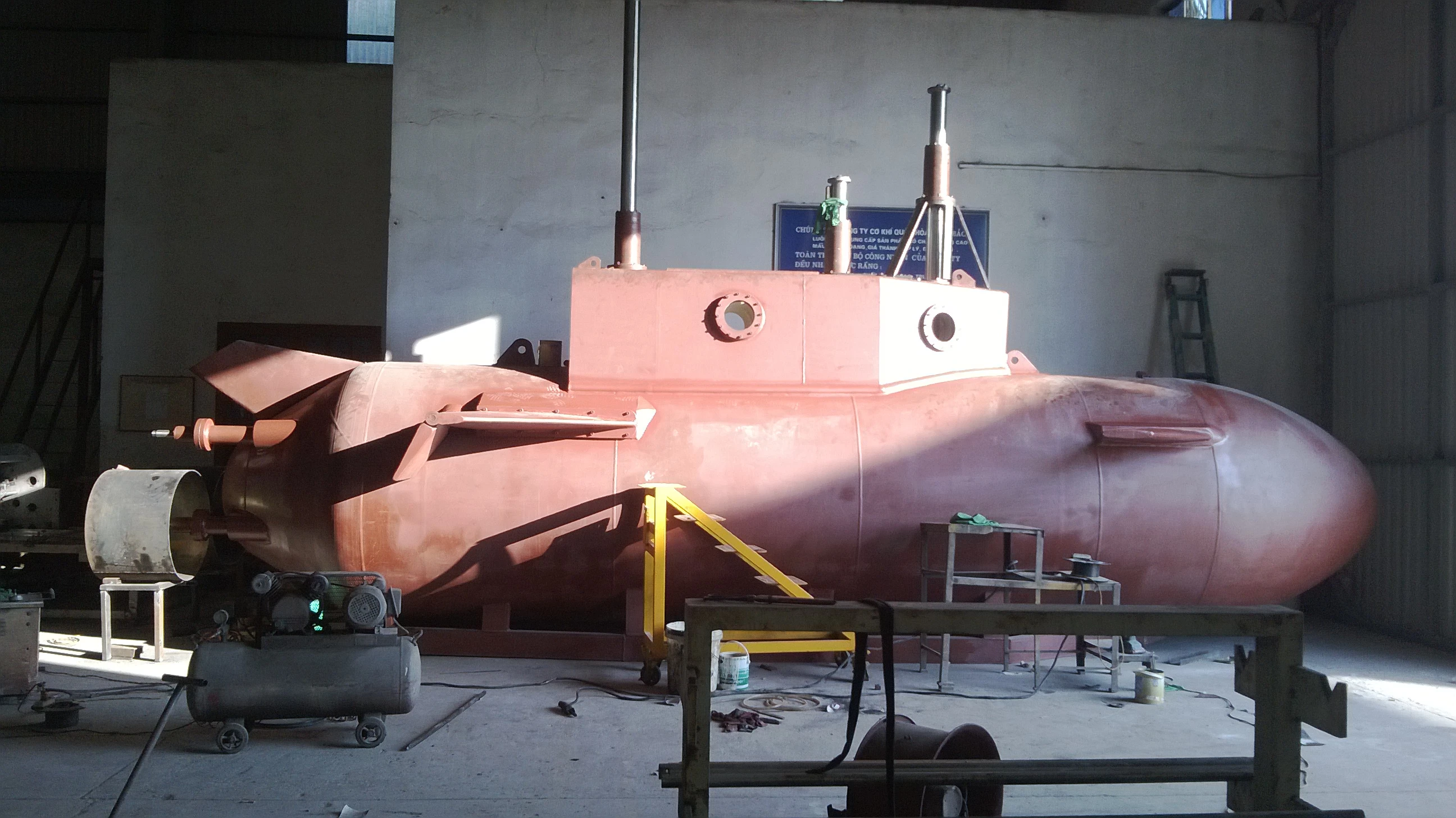 Cận cảnh tàu ngầm “Made in Việt Nam” gây nhiều tranh cãi?