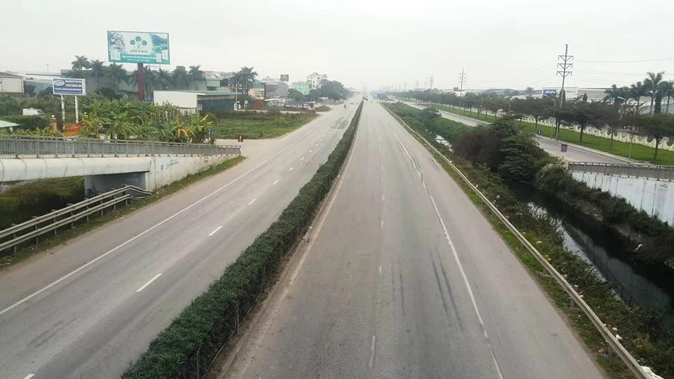 Ảnh: 364 ngày là ác mộng, có một ngày bình yên đặc biệt trên Quốc lộ 5