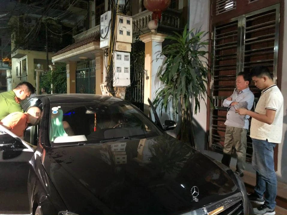 Hai “con nuôi” trùm cho vay nặng lãi Chúc ‘Nhị’ bị khởi tố