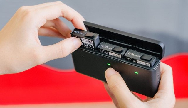 Máy có bộ nhớ trong 47GB, đủ lưu khoảng 80 phút video 4K. Ngoài ra, người dùng có thể mở rộng dung lượng qua khe cắm microSD. dsc09959-1200x800.jpg