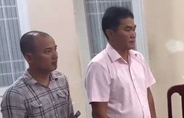 Từ trái qua, bị can Nguyễn Hoàng Hoài Nguyên, Giám đốc Công ty TNHH Xây dựng và Thương mại Dịch vụ Phương Đông Building và Trần Quốc Tuấn nhân viên công ty. (Ảnh: CACC) Từ trái qua, bị can Nguyễn Hoàng Hoài Nguyên, Giám đốc Công ty TNHH Xây dựng và Thương mại Dịch vụ Phương Đông Building và Trần Quốc Tuấn nhân viên công ty. (Ảnh: CACC)