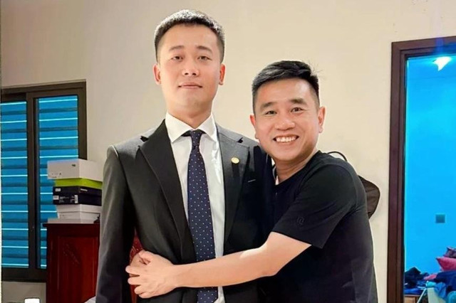 Tiến Nguyễn là thành viên nổi bật trong team châu Phi, thường xuất hiện bên Quang Linh Vlogs. Ảnh: Tiến Nguyễn/Facebook. Tiến Nguyễn là thành viên nổi bật trong team châu Phi, thường xuất hiện bên Quang Linh Vlogs. Ảnh: Tiến Nguyễn/Facebook.