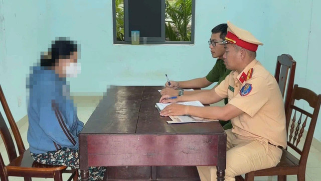 Bà L. tại cơ quan công an Bà L. tại cơ quan công an