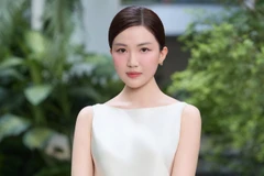 “Tình địch” của Hồng Diễm giờ gợi cảm, tận hưởng cuộc sống tự do