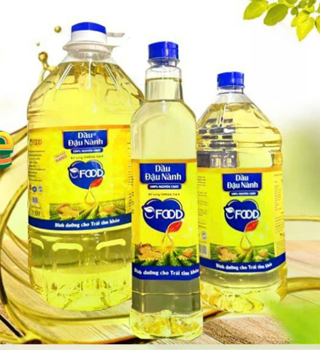 Dầu đậu nành Ofood của Công ty Nhật Minh Food vừa được cơ quan chức năng xác định làm từ dầu ăn dành cho thức ăn chăn nuôi - Ảnh nguồn Internet dau.jpg