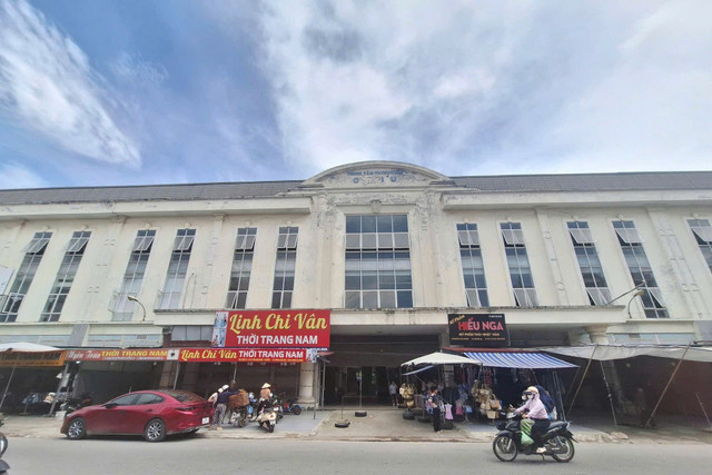 Tại chợ Giàu (TP Từ Sơn), nhiều cửa hàng cũng đóng cửa. 1c.jpg