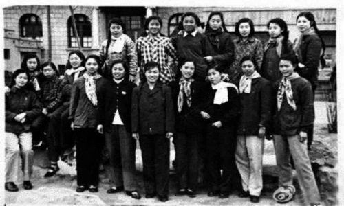 Nữ tiếp viên hàng không đầu tiên của Trung Quốc